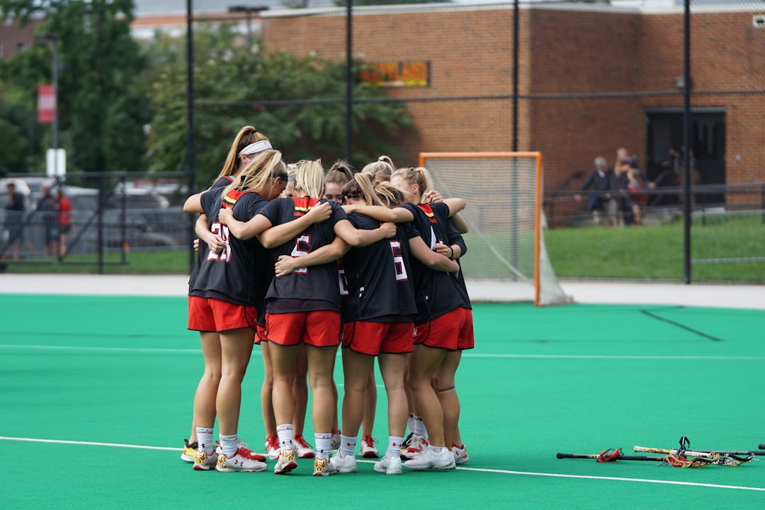 Amsterdam kroont zich tot hockeykampioen na zinderende shoot-outs
