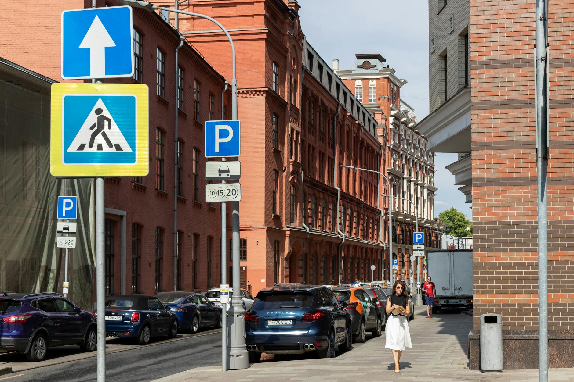 Verkeersbesluit tot het aanwijzen van twee standplaatsen voor deelauto’s en het opheffen van een standplaats voor deelauto’s aan de Grote Beerstraat - Groningen gmb-2026-225805