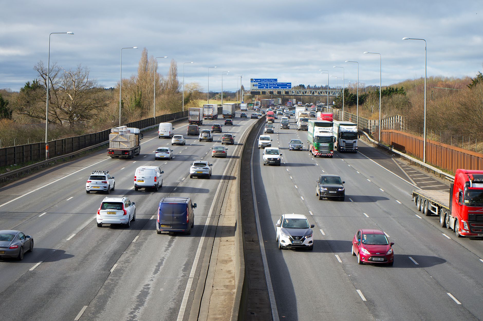 Mag je andere auto’s langzaam rechts voorbijrijden tijdens een trajectcontrole?