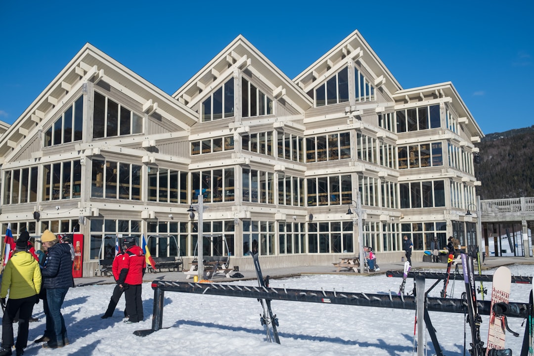 Hek doorgeknipt bij officiële bouwstart nieuwe brandweerkazerne in Ten Boer