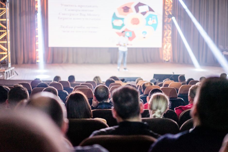 Rotterdam krijgt eigen congres over AI: 'Technologische wereld heeft fysiek contact nodig'