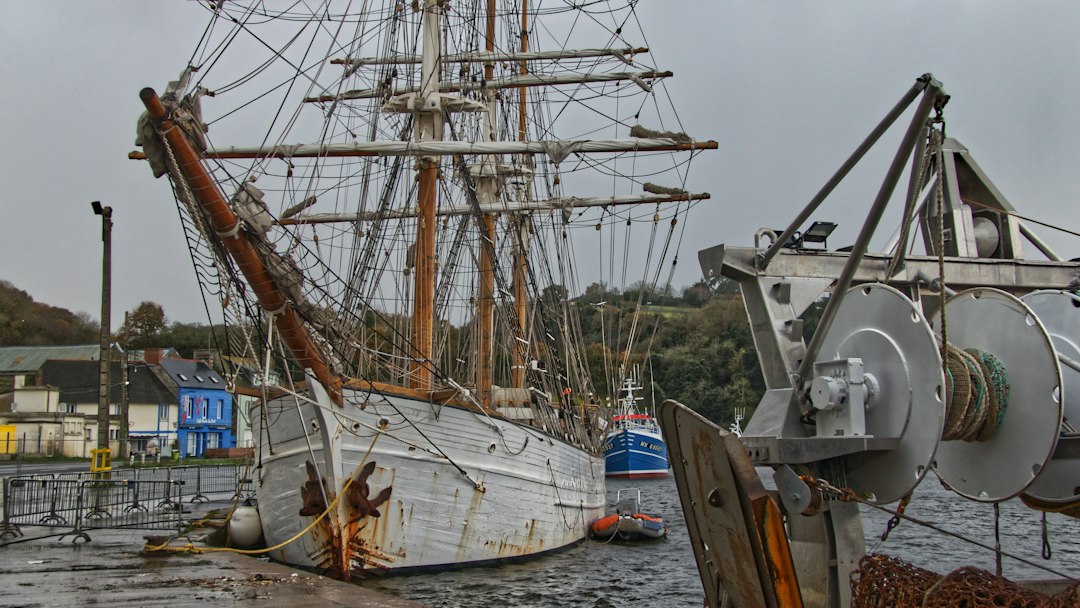 Batavia drijft van Lelystad naar Amsterdam voor onderhoud