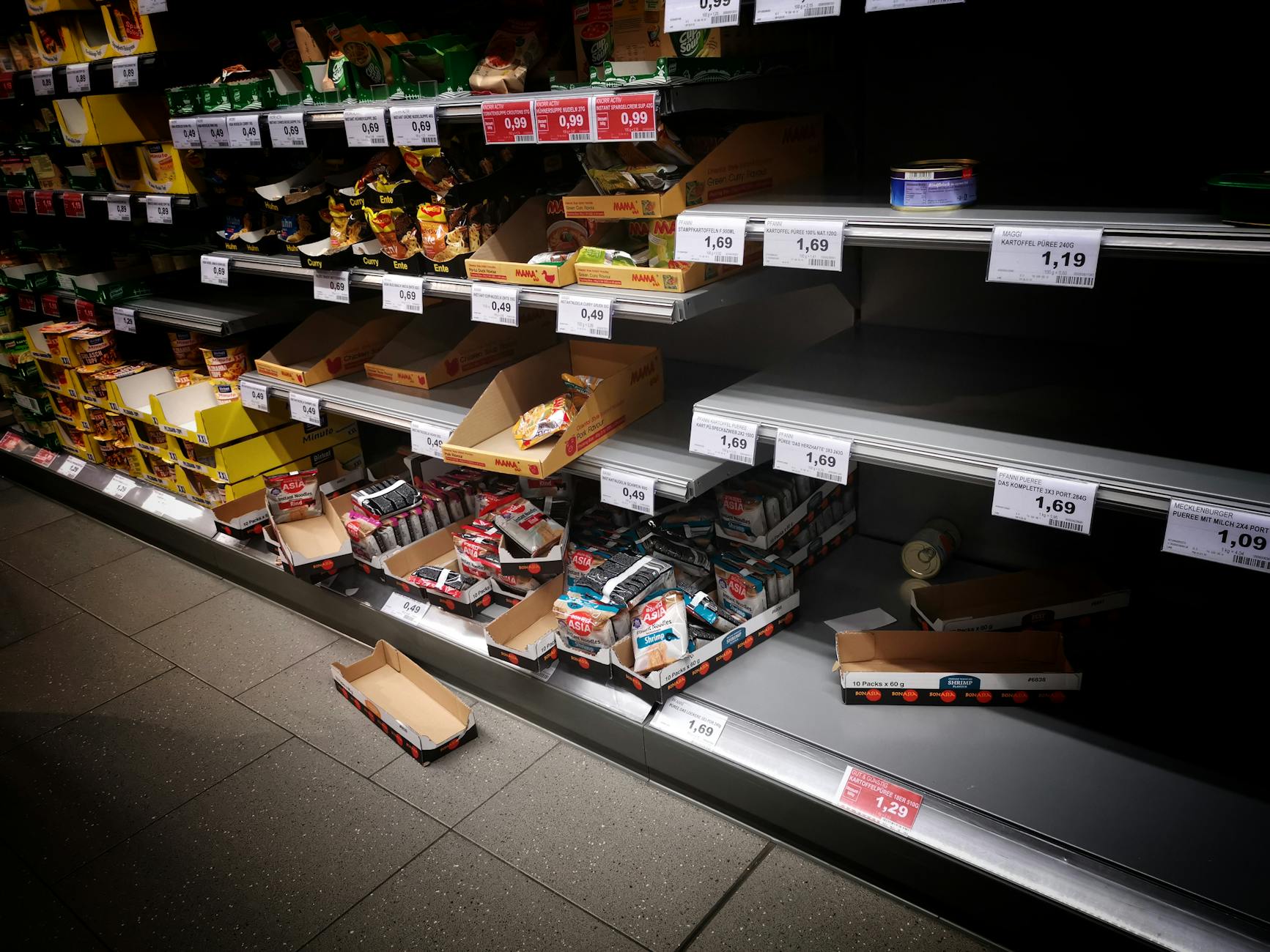 Politie deelt beelden van extreme mishandeling in supermarkt Groningen