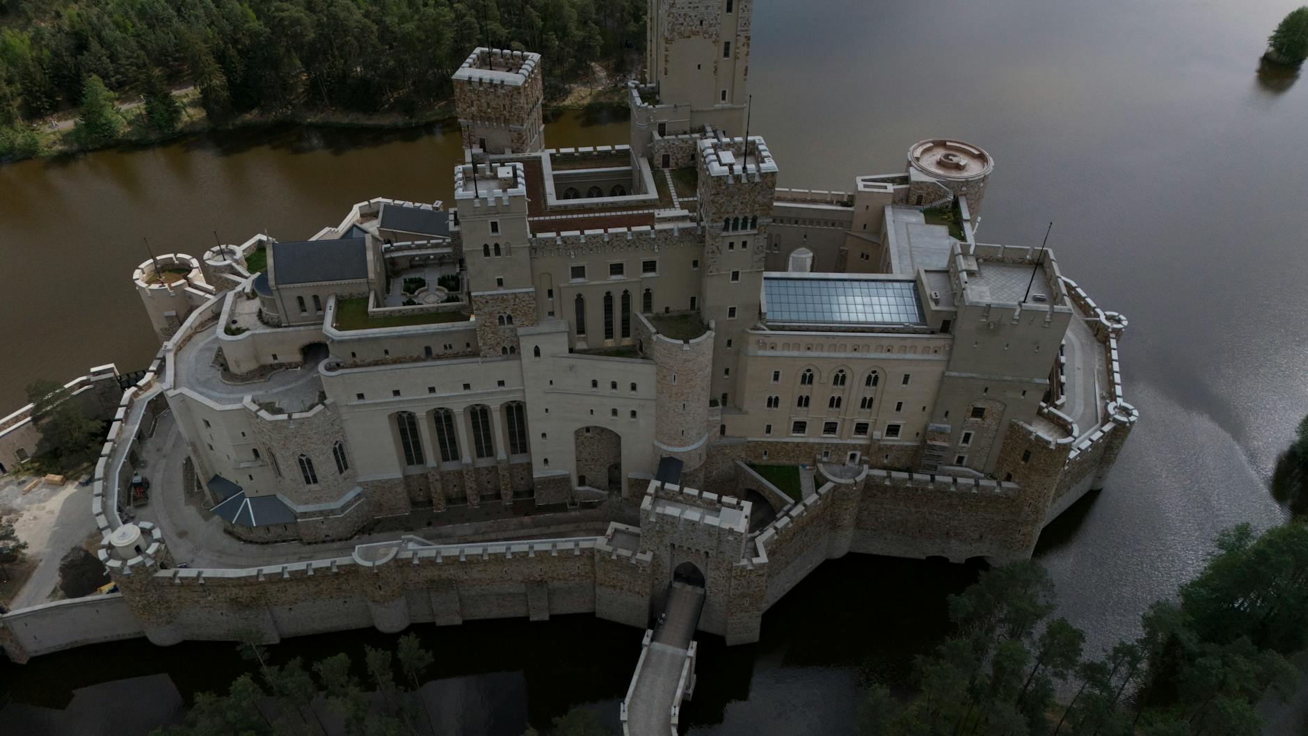 Provincie Utrecht trekt miljoenen uit voor historische gebouwen en kerken: van Slot Zeist tot Kasteel Amerongen