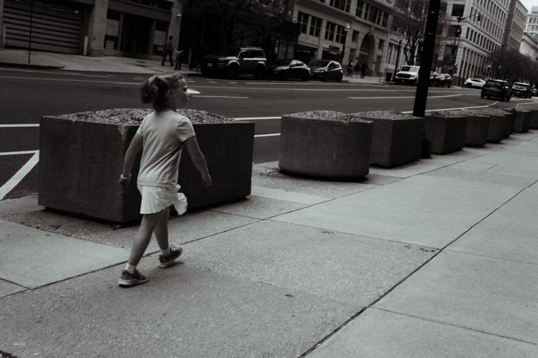 „Kan ik mijn kind nog wel alleen over straat laten gaan?”, vragen veel ouders in Kapelle zich af. - AD.nl