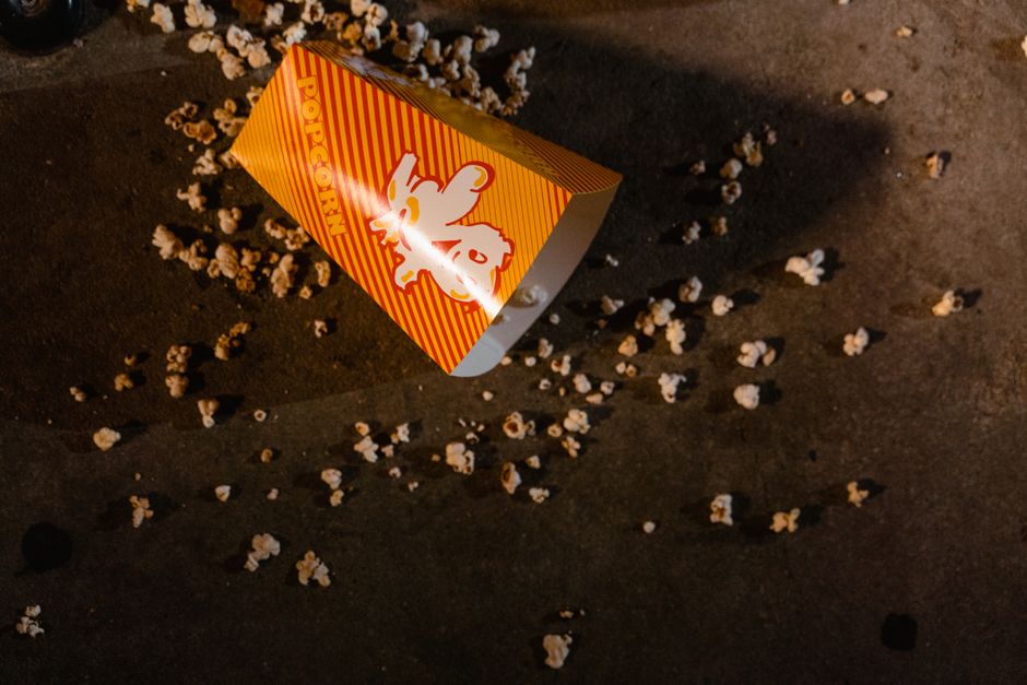 Goeienavond Rotterdam! 🌆 Vanavond onder meer: popcorngeweld in de bioscoop, Bekerambities voor lokale clubs en winkelen op zondag in Ridderkerk.
