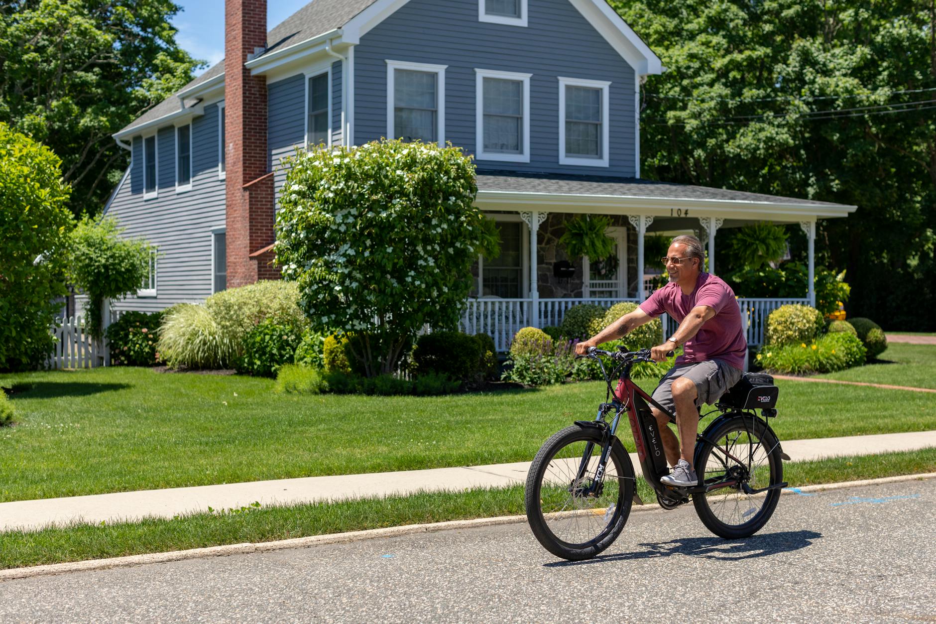 Politie zoekt verdachte die explosief naar Utrechtse woning gooide vanaf fatbike met een opvallend detail