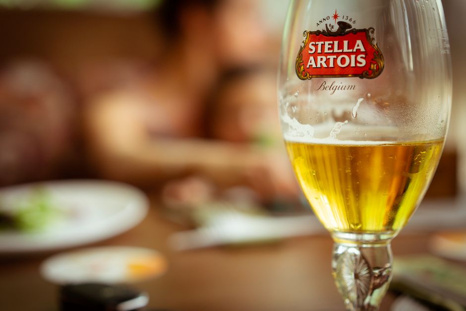 Stella Artois is 100 jaar oud: hoe de populaire pils Leuven heeft grootgemaakt - VRT