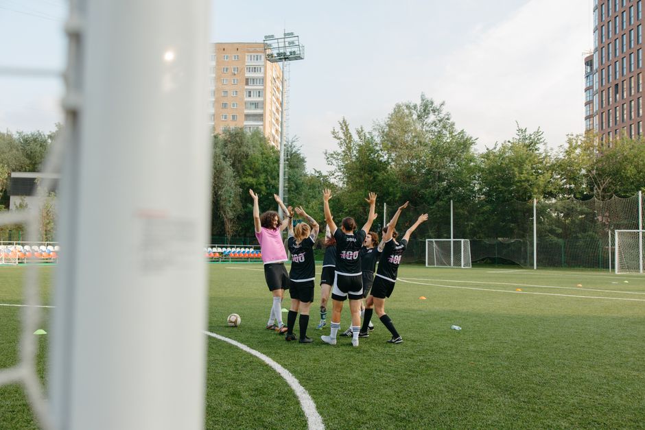 Feyenoord Vrouwen draait achterstand om en gaat door in Europa