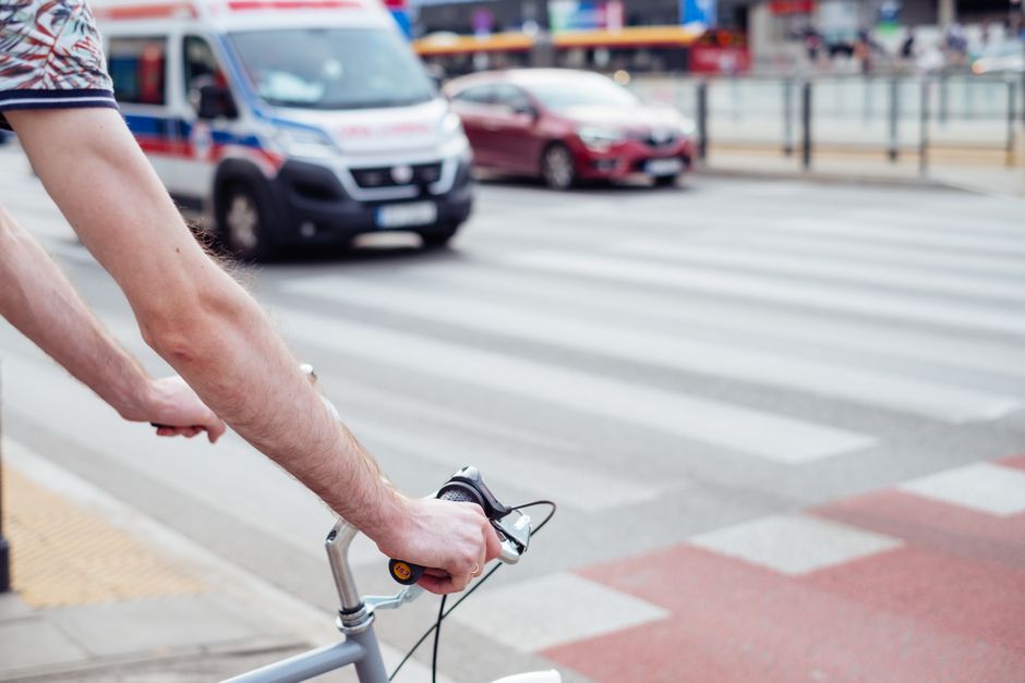 Fietser lichtgewond na botsing in Scharendijke