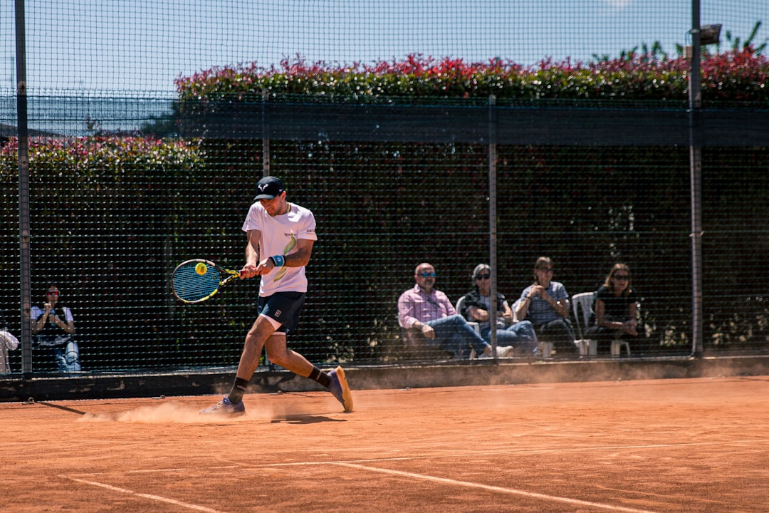 Toptalent (19) maakt indruk met verpletterend debuut op Roland Garros