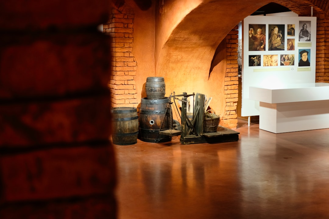 Jenevermuseum toont hoe Hasselaren in de 19de eeuw leerden over gevaren van alcohol:   “Met toverlantaarns en matigheidsbonden”