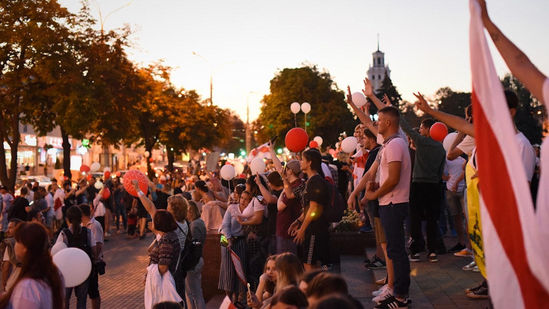 Rotterdam viert de vrijheid in zonovergoten (en bomvol) Park bij de Euromast