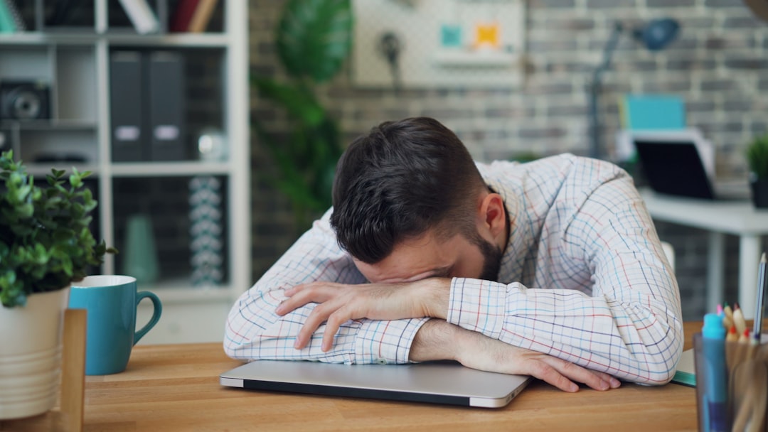 Uitgeput na een gesprek? Zo doorbreek je energievampirisme. ‘Nee, dit is mijn speelveld!’