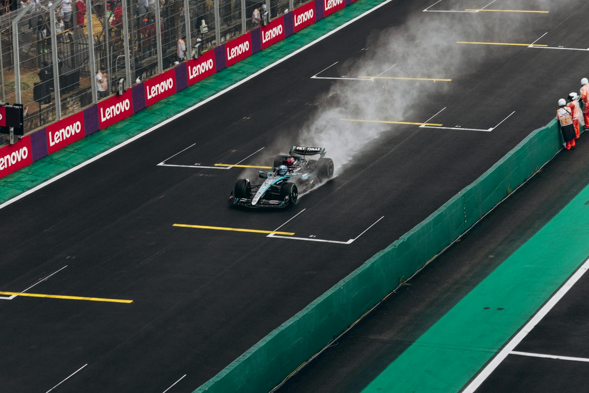 Video | Crashes en Verstappen in topvorm: dit gebeurde vannacht op Nürburgring