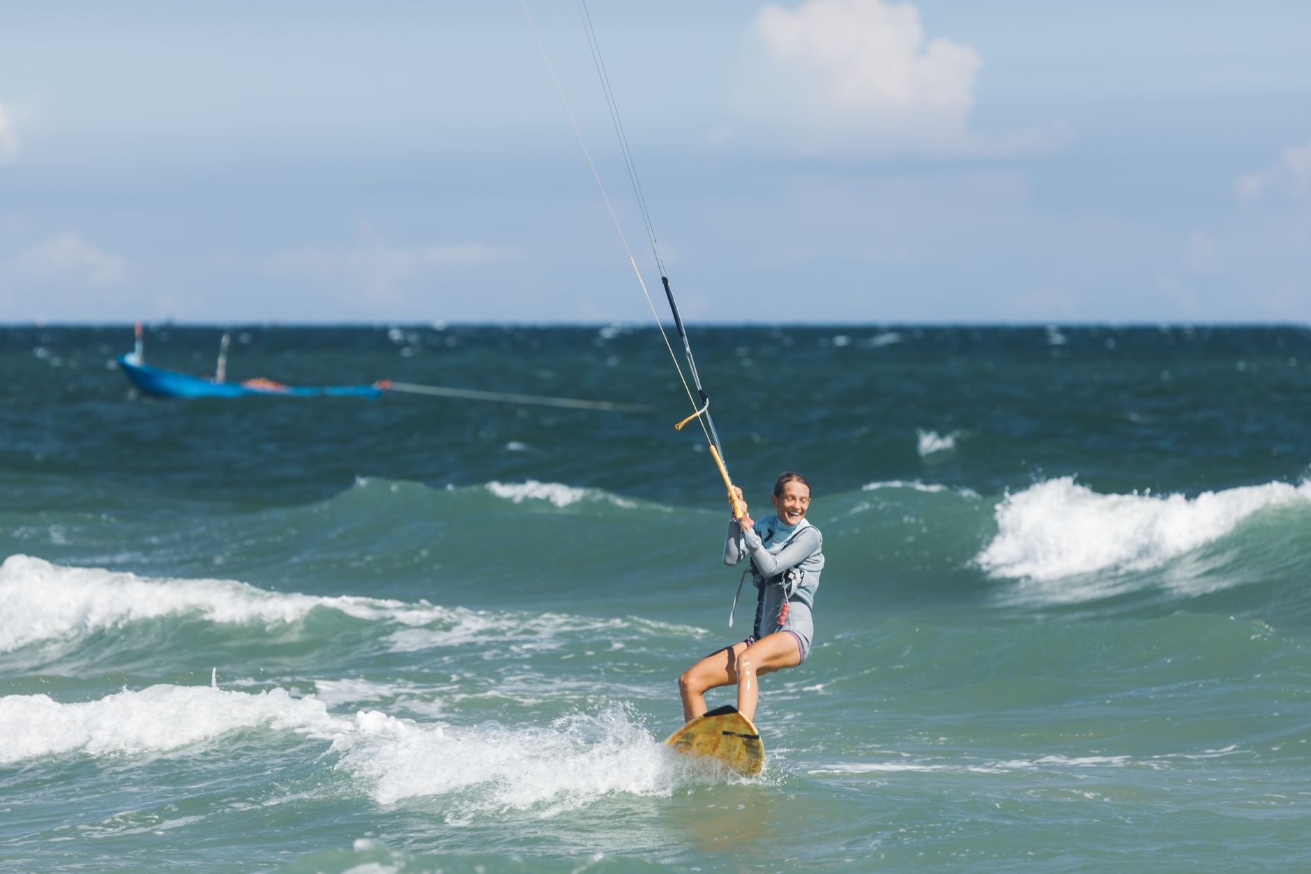KNRM rukt vaak onnodig uit en roept (kite)surfers op: zet 06-nummer op je bord
