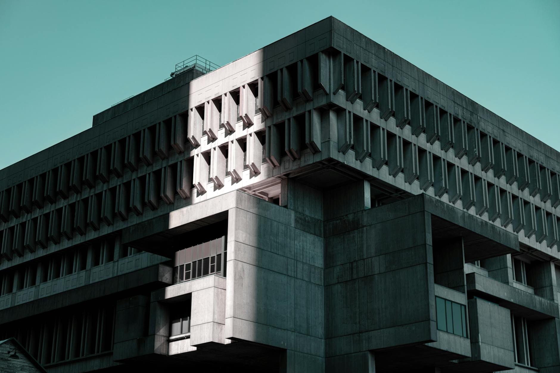 Het Kleinpolderplein: wirwar van beton of symbool van vooruitgang?