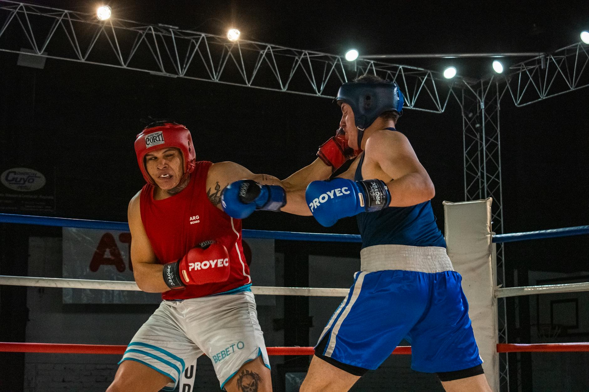 Boksbond bevestigt: Rico Verhoeven krijgt geen kampioenschapsriem bij zege op Oleksandr Usyk