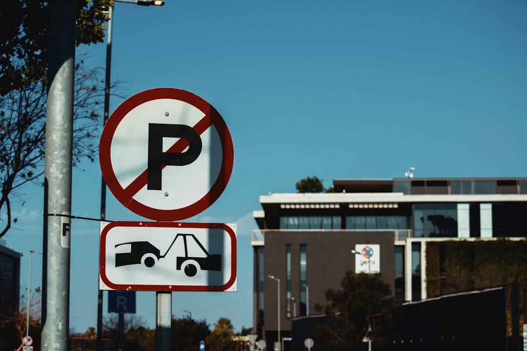 Amsterdam stadsdeel Nieuw West, verkeersbesluit voor het instellen van een parkeerverbodszone op de Adriana Haanenstraat gmb-2026-217842
