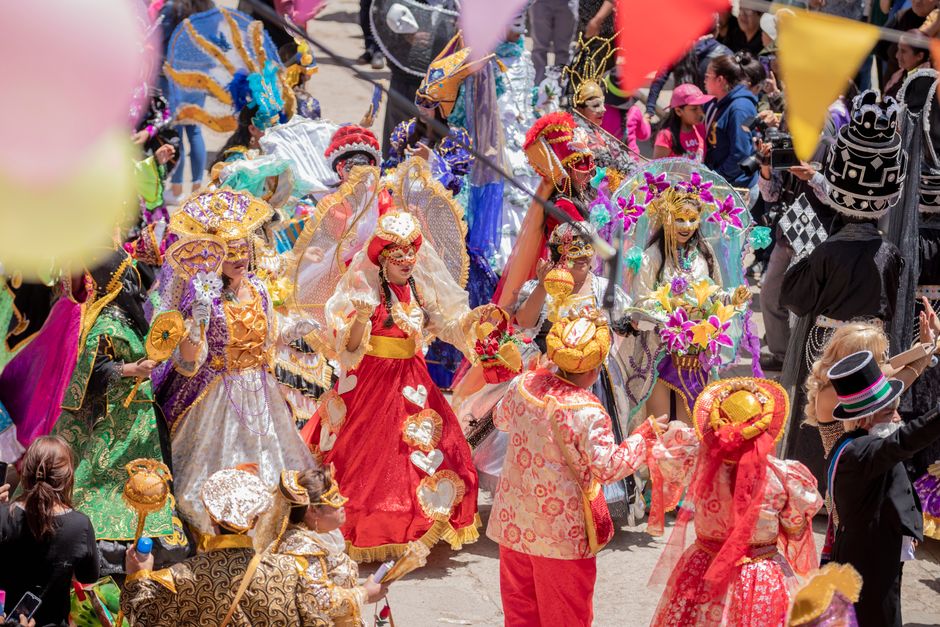 Goeiemiddag Rotterdam! 🥪 Vandaag onder meer aandacht voor zomercarnaval bij OPEN Rotterdam, een bluesnacht op Sint Jorisplein, en het verhaal van de Kampzusjes.