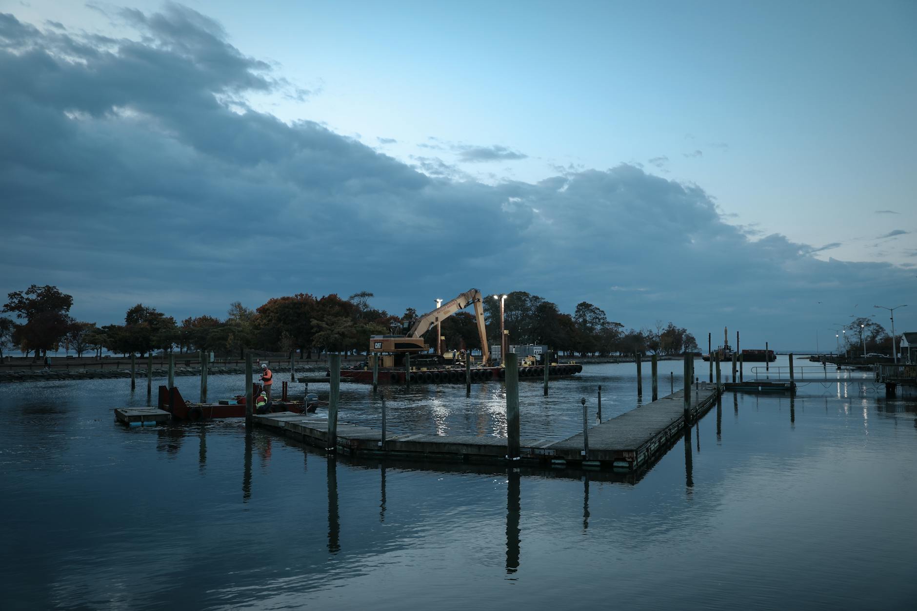 Werk oever Park Maasdonck van start