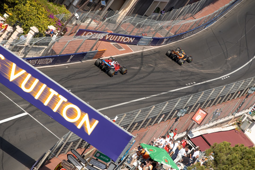 LIVE | Formule 1: Antonelli heerst in de chaos van Monaco, voorlopig historisch punt voor Cadillac en Pérez
