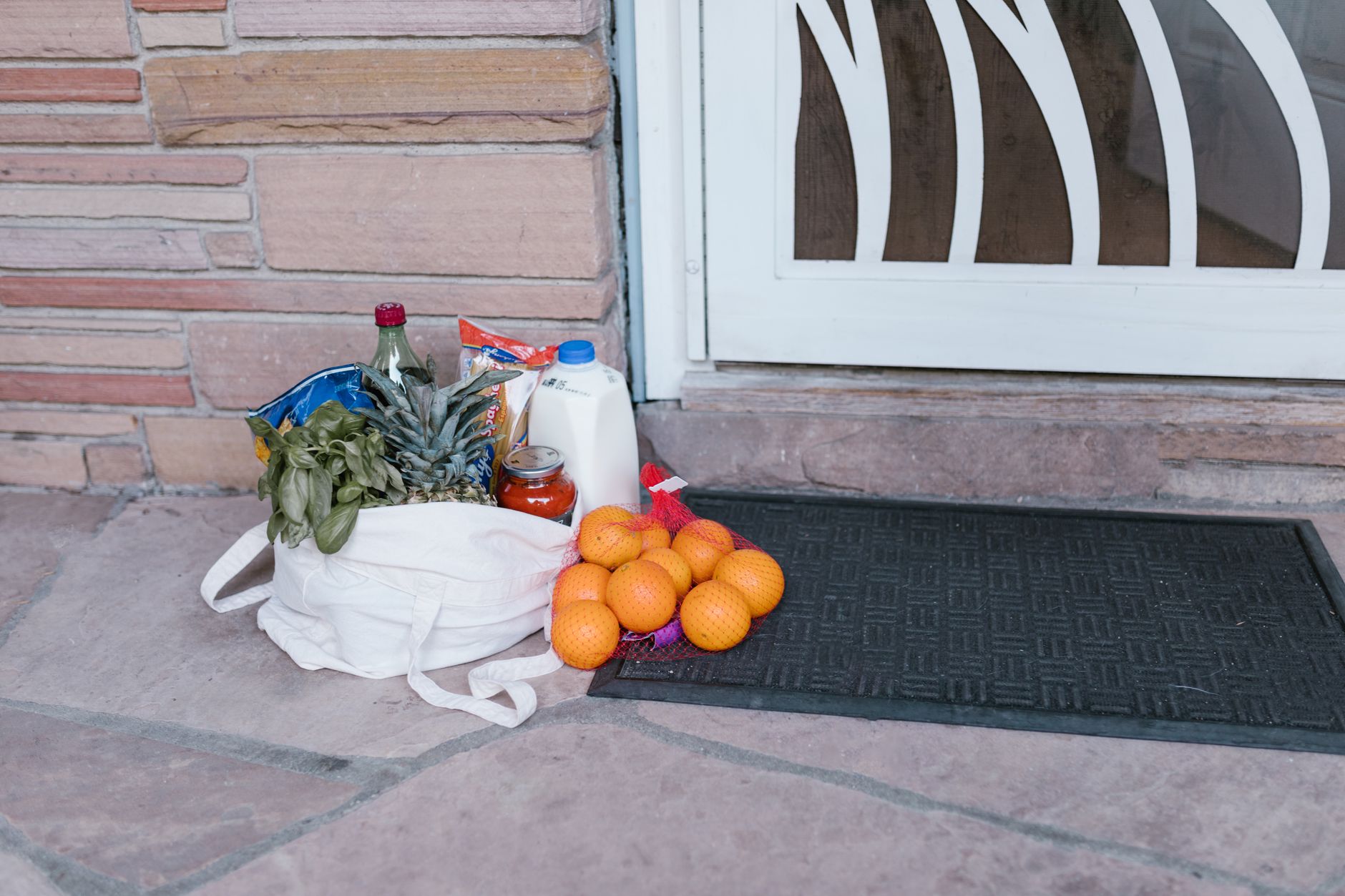 Bezorgsupermarkten Flink en Picnic stunten met prijzen: ’Willen alternatief zijn voor bezoek aan winkel’