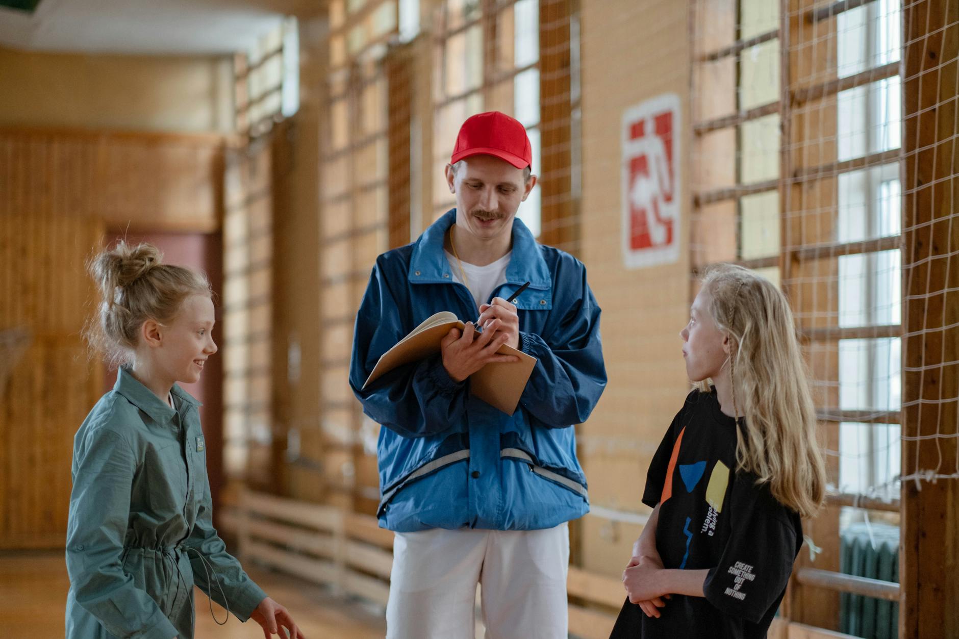 Een kind dat verdrietig thuiskomt van sport en een ouder die van binnen mee huilt: daar moet jeugdcoach iets mee doen