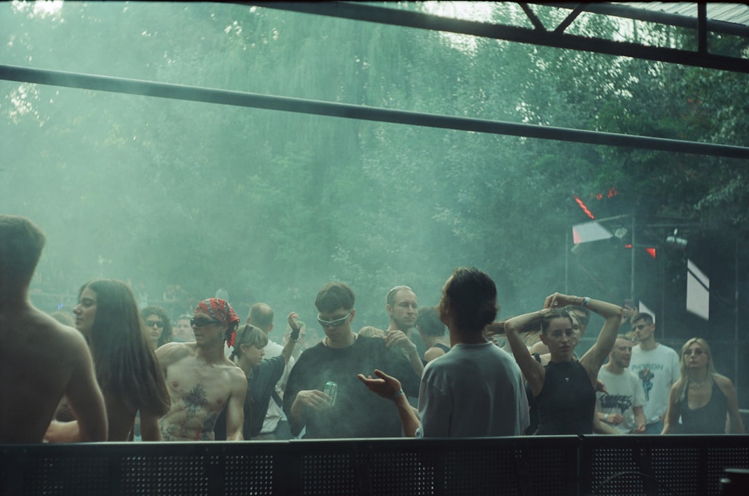 Goeiemorgen Rotterdam! ☕ Vandaag onder meer: bezuinigingen op festivals, verkeersongelukken en een ernstige zaak rond een arrestatie.