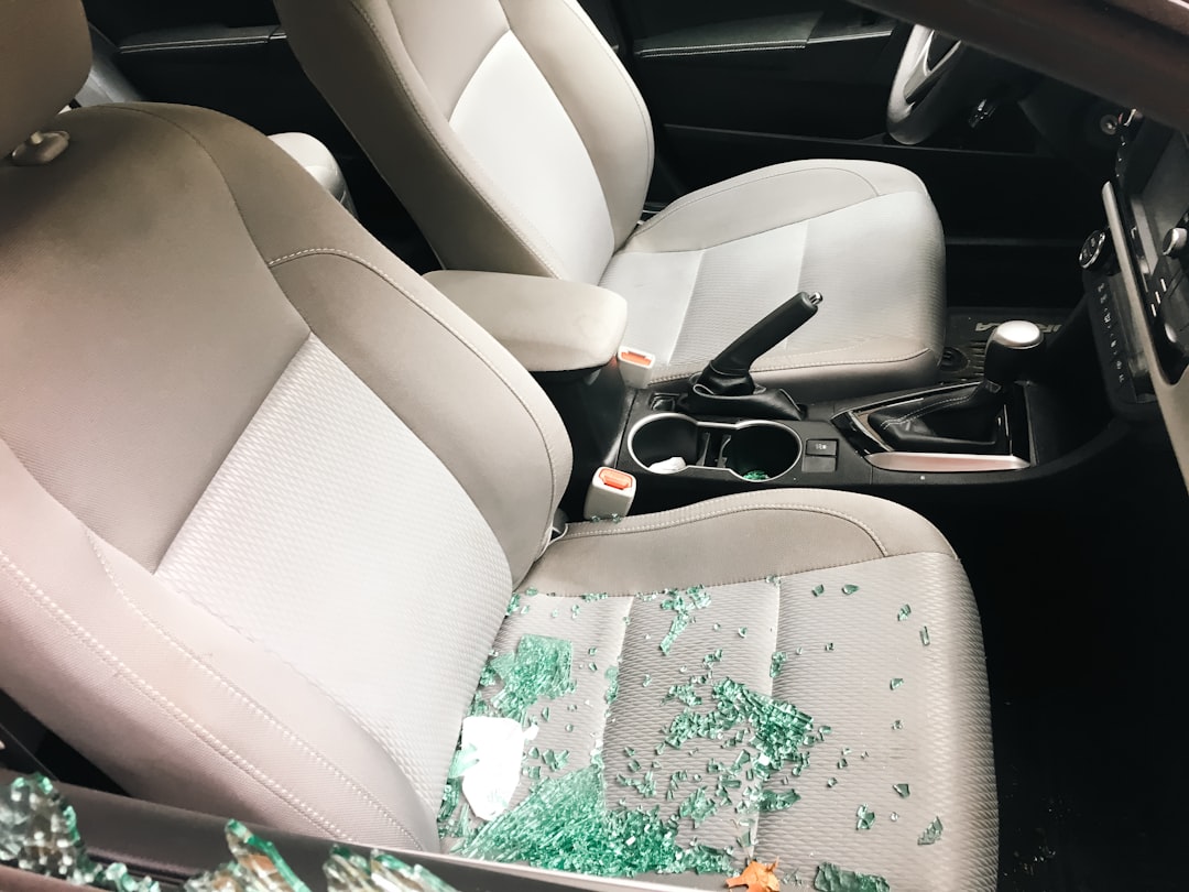 Enschede - Verdachte aangehouden na tientallen autokraken