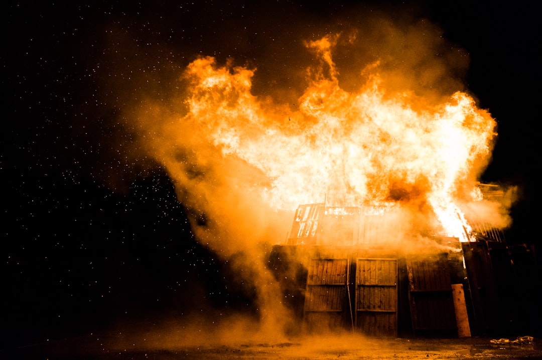 Uitslaande brand in leegstaande woning in Merksem: “Mogelijk kwaad opzet”