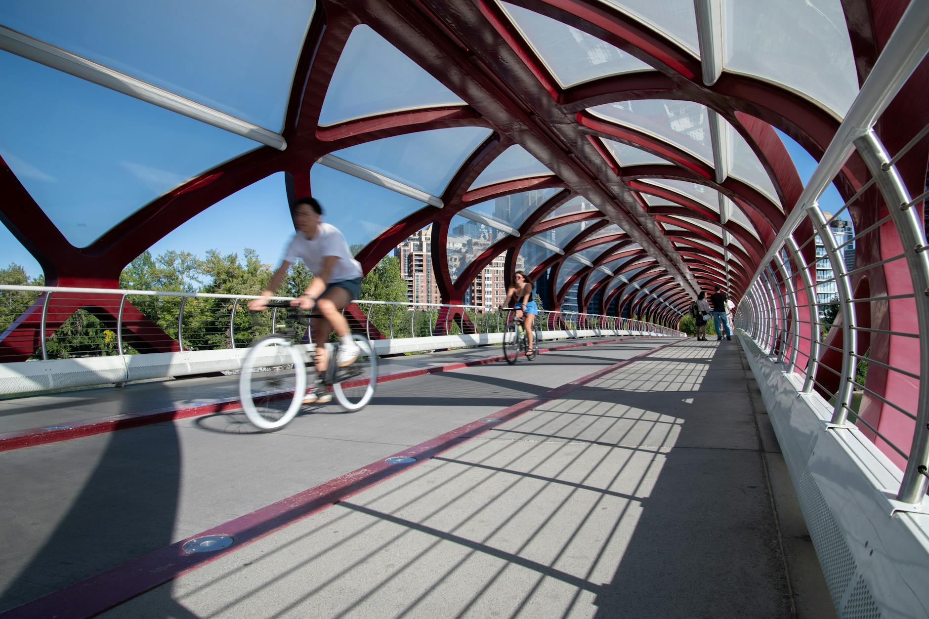 Stad zoekt originele naam voor nieuwe fiets- en wandelbrug over Kanaalkom: “Binnenkort wandelt heel Hasselt over een brug met jouw naam” - HLN
