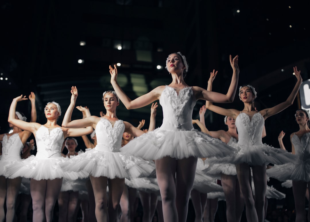 NU+ | Dramatische oorlogsfoto wordt in Amsterdam tot leven gedanst