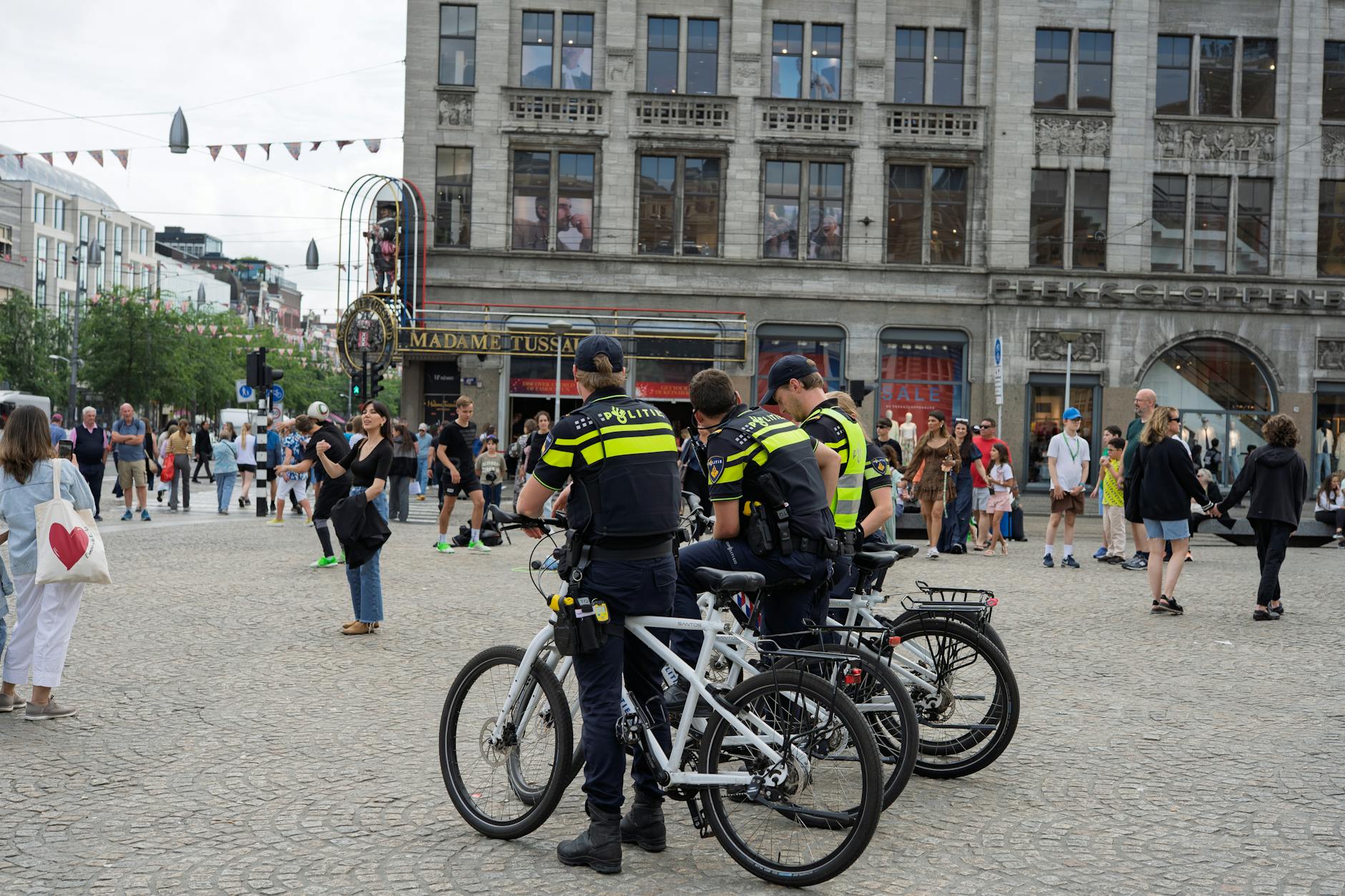 Vrouwen aangerand en geïntimideerd door jongeren op fatbikes rond Sloterplas, politie zet extra agenten in