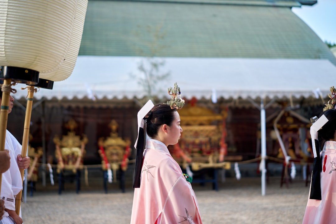 Japanse keizer en keizerin arriveren in Nederland en logeren hier