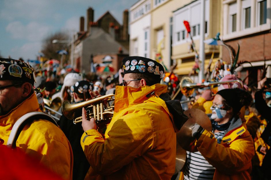 Sali proeft sfeer langs de zijlijn van de Straatparade: ‘Muziek is voor iedereen.’