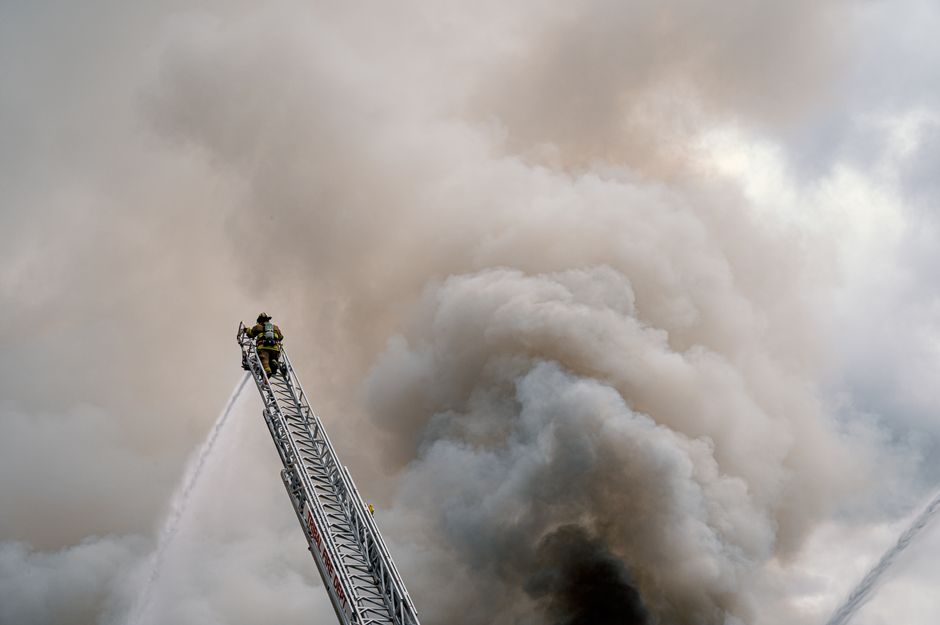 Brand bij verhuurbedrijf Boels in Nieuwerkerk aan den IJssel
