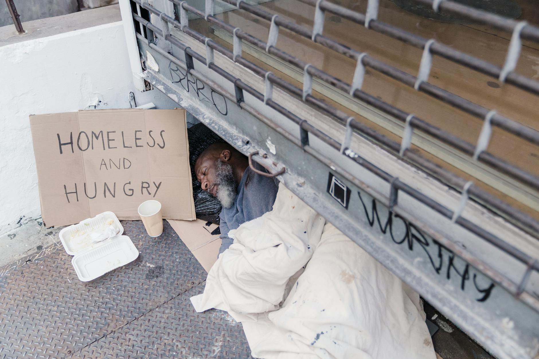 Hasselt huurt huis voor jongeren op randje van dakloosheid: “Buurt moet zich geen zorgen maken” - HBVL