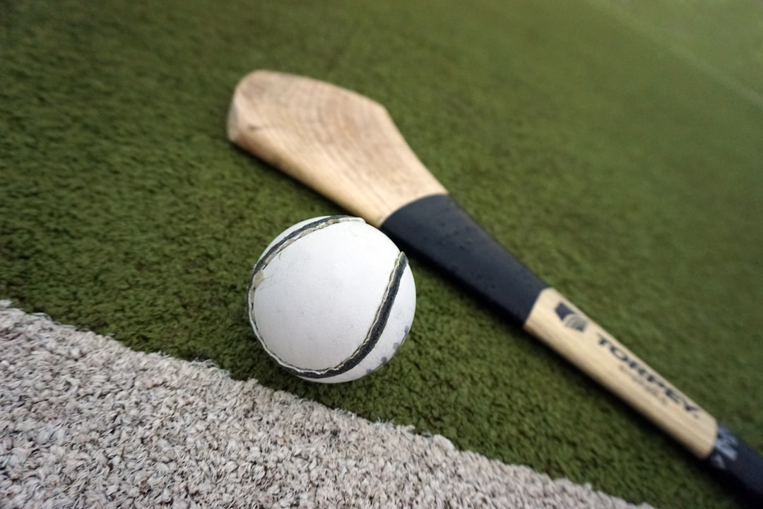 Held redt slachtoffer mesaanval Belfast met hurlingstick van zijn zoon: ’Mijn instinct nam het over’