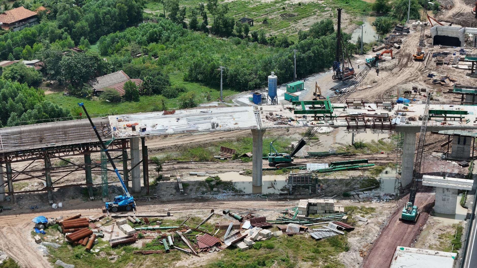 Verlenging beslistermijn voor het bouwen van een brug en een luifel en het inrichten van het terrein aan naast Gouwelanden 15 Alphen aan den Rijn gmb-2026-208586