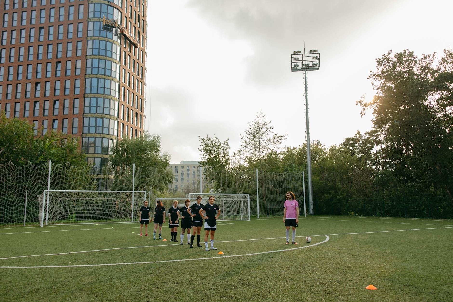 Waarom FC Utrecht Vrouwen moet bezuinigen en verhuist naar De Meern: ‘Anders zijn we niet levensvatbaar’