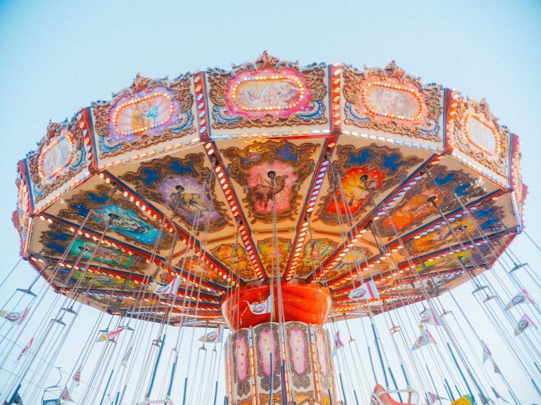 Kermis in Schiehaven is voor een dag Koningskermis: ‘We hebben alles helemaal versierd’
