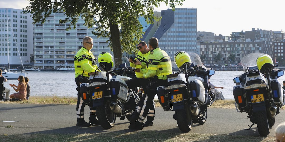 Waarschuwingsschot gelost bij aanhoudingen op de Zalmhaven, Verboomstraat afgesloten voor groot onderzoek