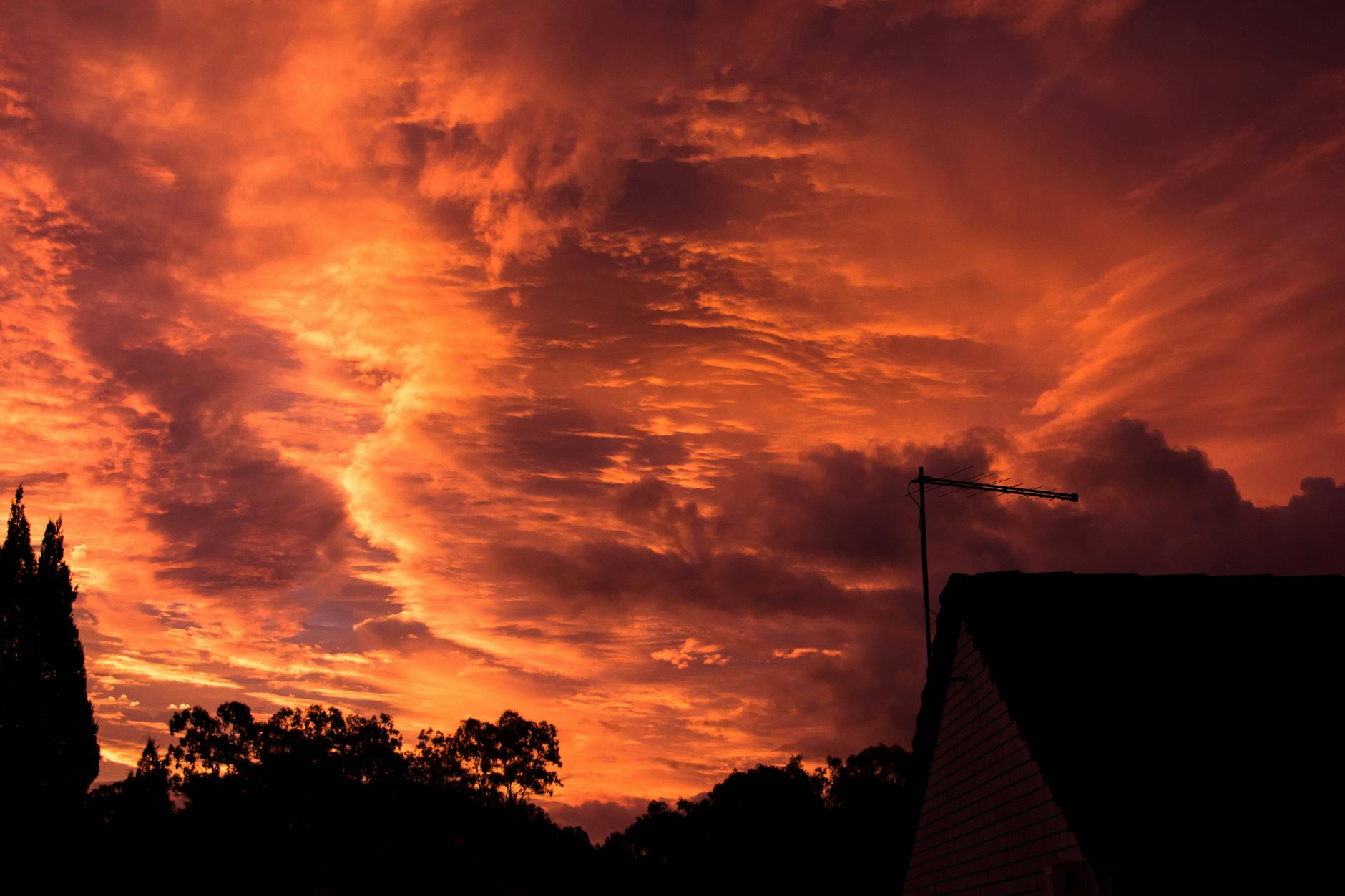 Dit stuurden jullie in: Warmste dag trakteert op ‘fenomenale’ zonsondergang • Certificering voor buitenonderwijs Empe
