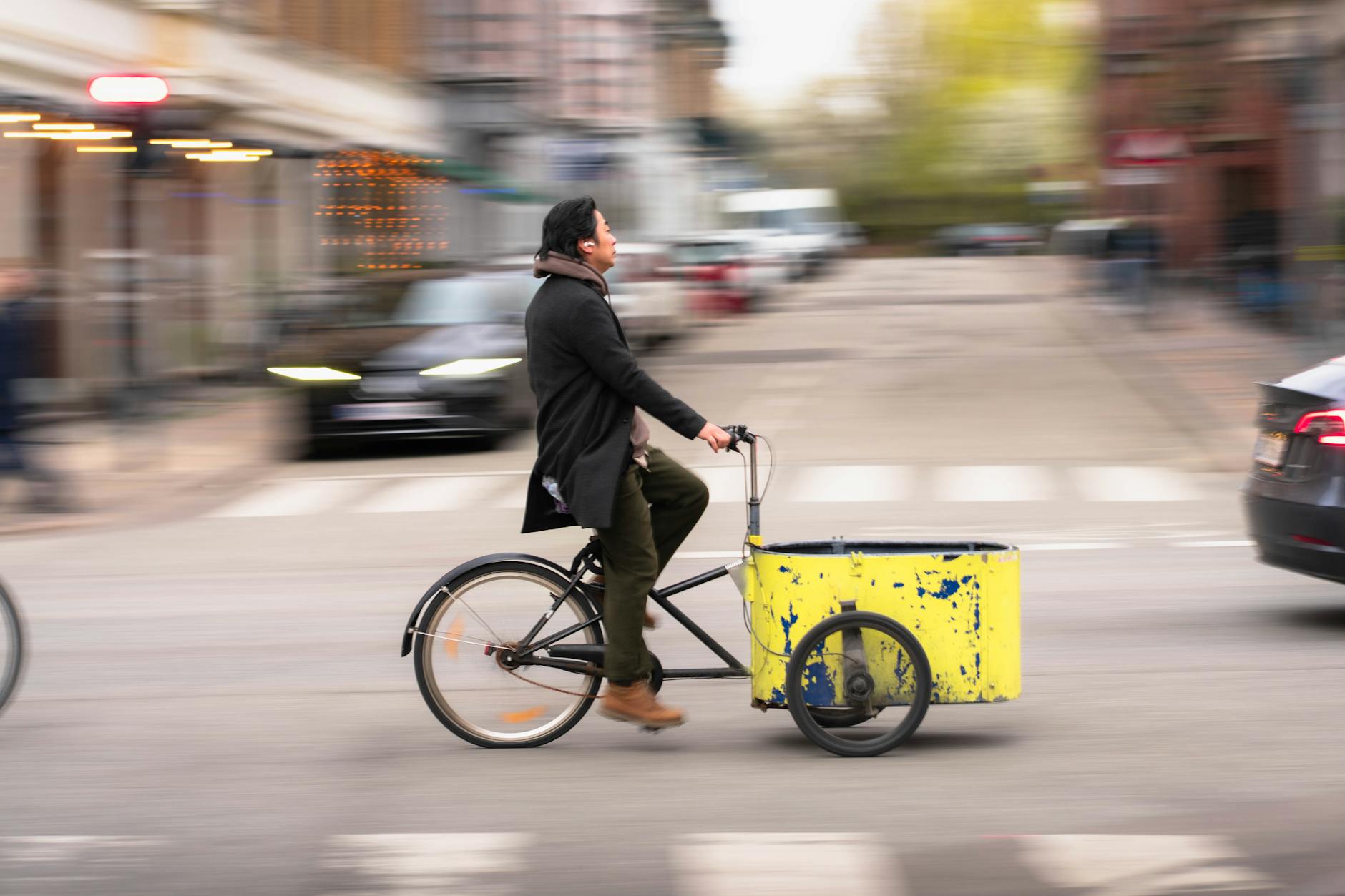 Vrouw gewond naar ziekenhuis afgevoerd na val met bakfiets in Gentse binnenstad