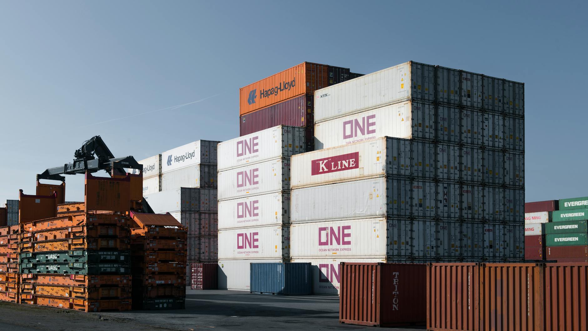 Douane vindt lading cocaïne tussen beschimmeld fruit in Rotterdamse haven