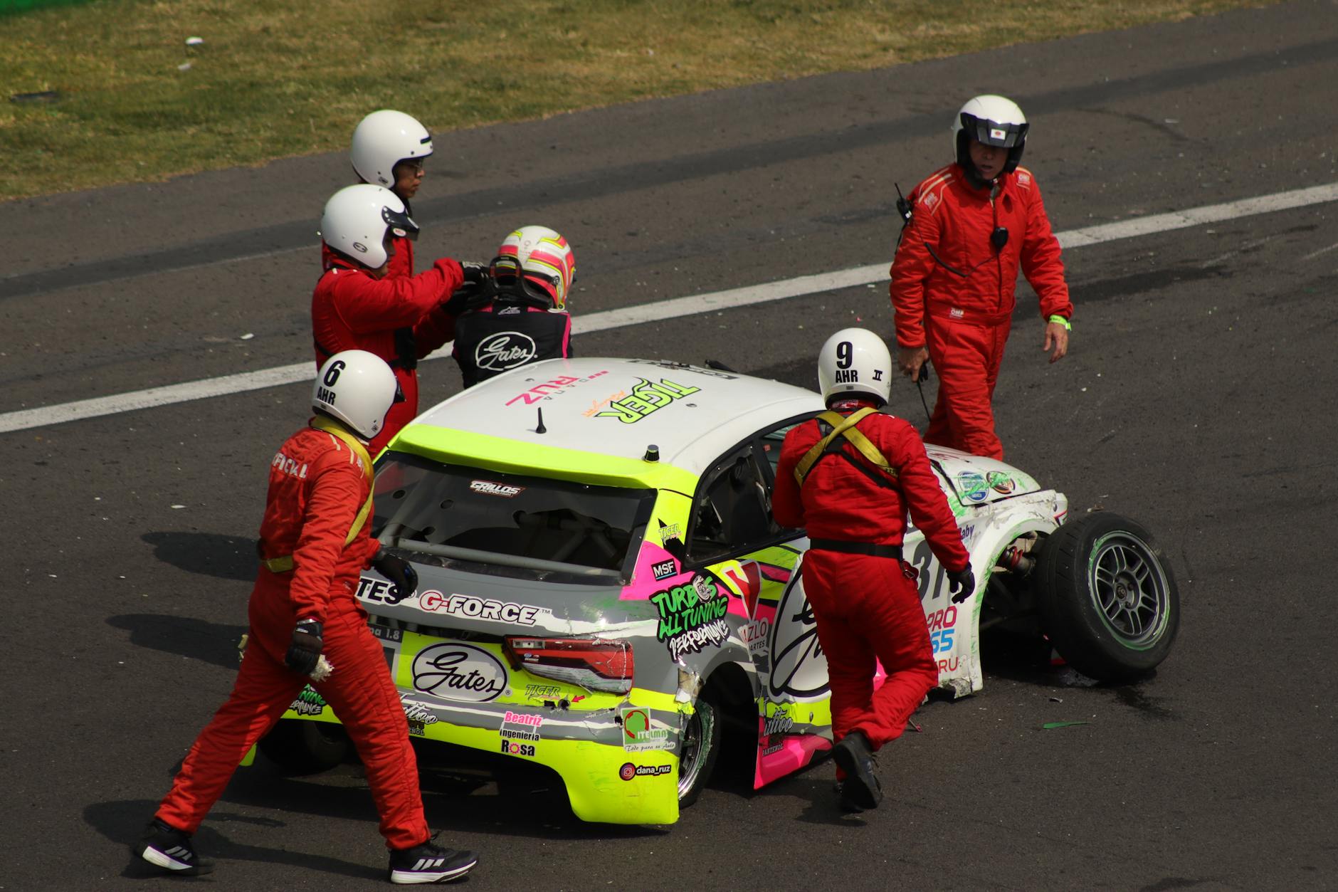 Video | Nürburgring-sprookje Verstappen valt in duigen: 'Auto ging trillen'