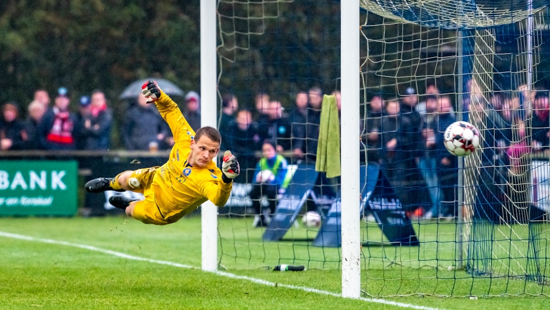 Transfernieuws: Aanvaller Bouhoudane verruilt PSV voor SC Cambuur