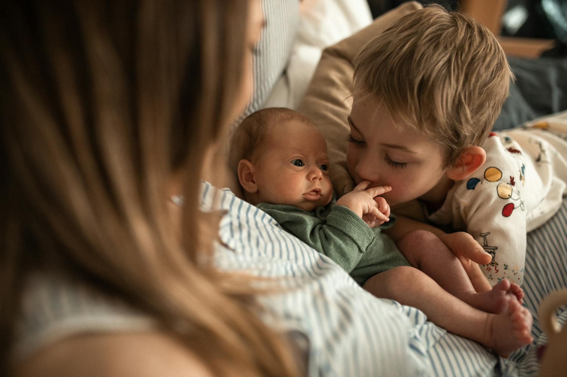 Annemiek uit Boer zoekt vrouw verwelkomt weer zoontje: ’Onze oudste zoon overlaadt hem met knuffels’