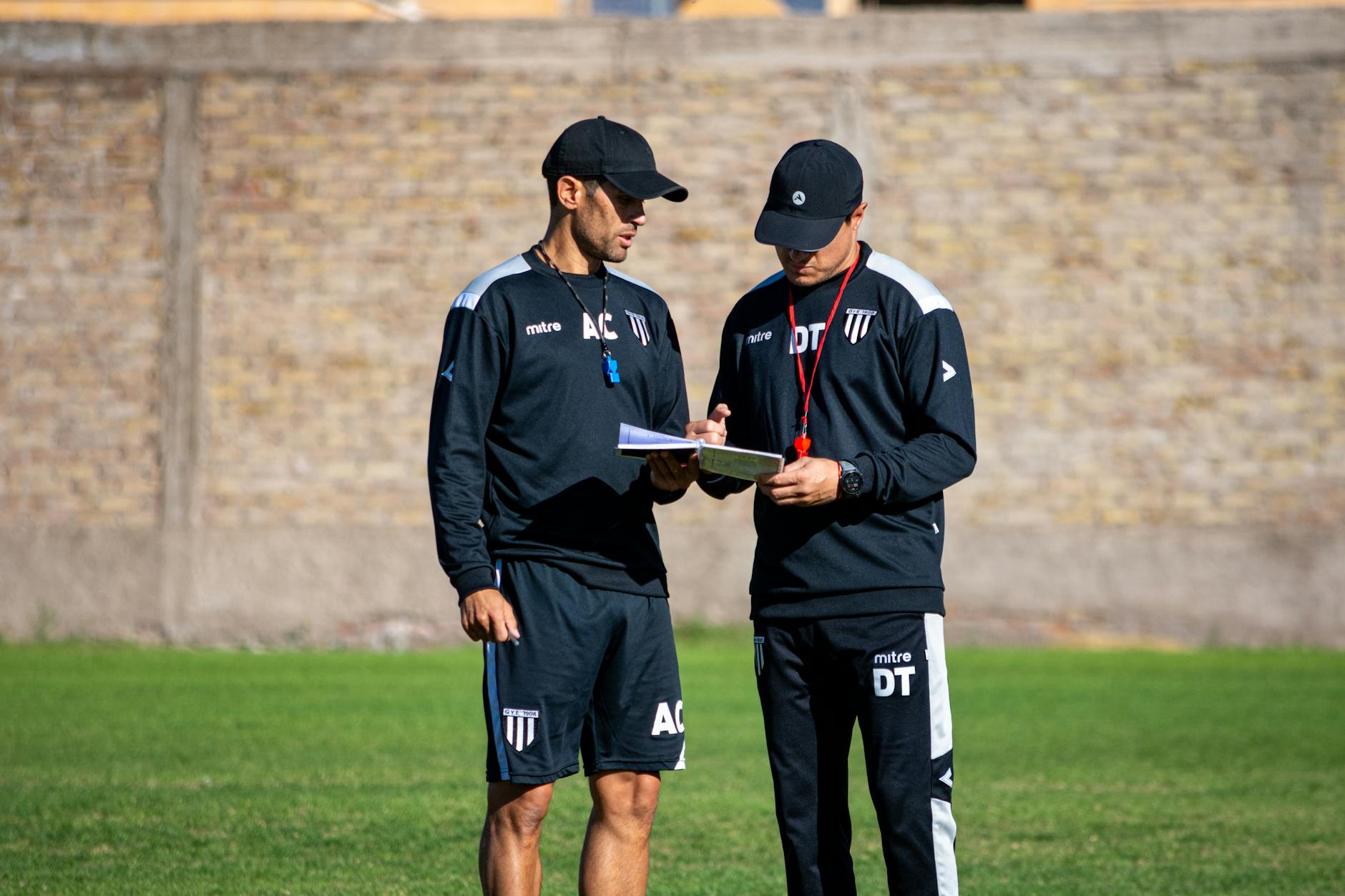 Interim-coach die Feyenoord aan succes hielp in Champions League wordt nieuwe assistent van Dirk Kuijt